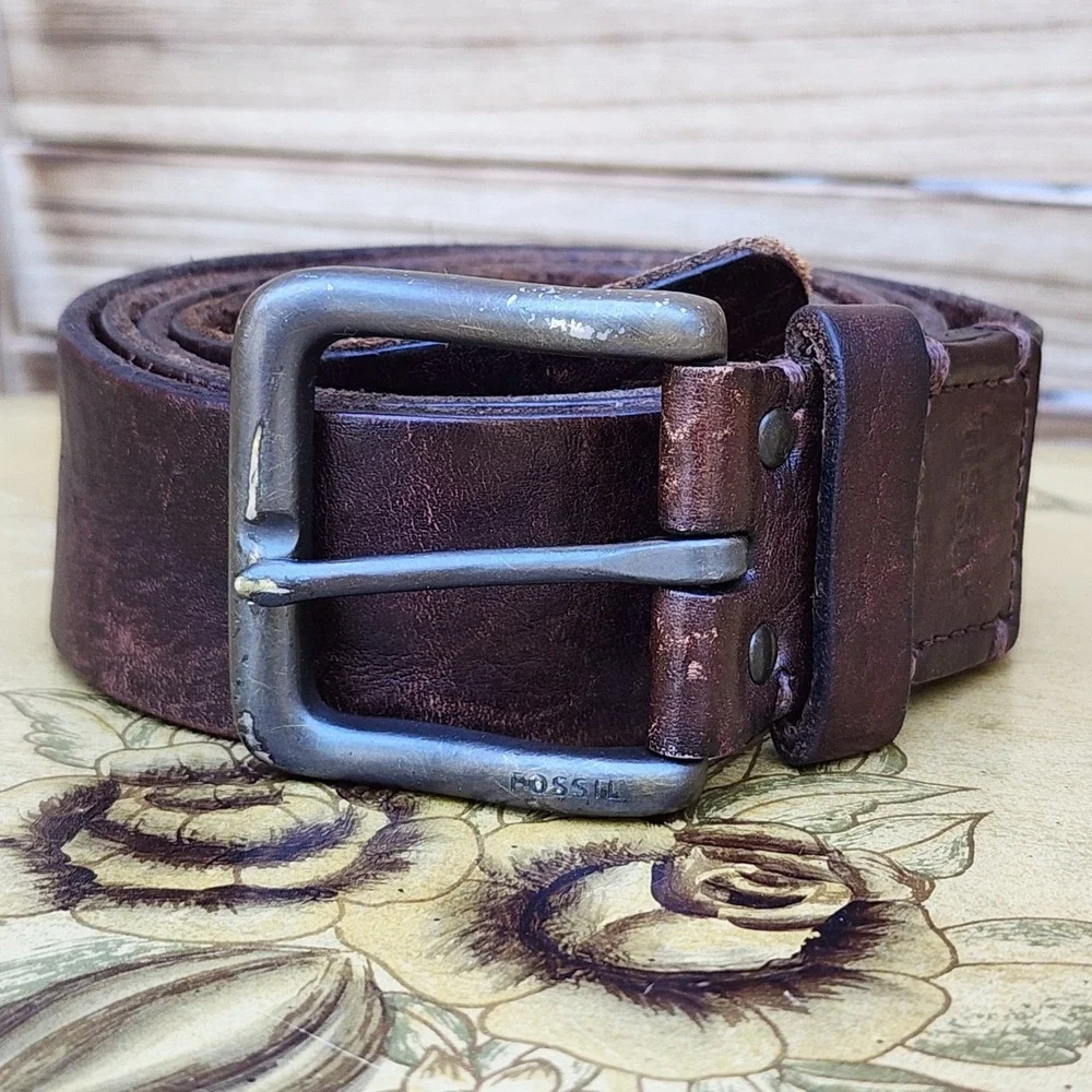 Fossil Sz 42 Brown Leather Y2K Casual Belt Quiet Luxury Minimalist Retro 2000s